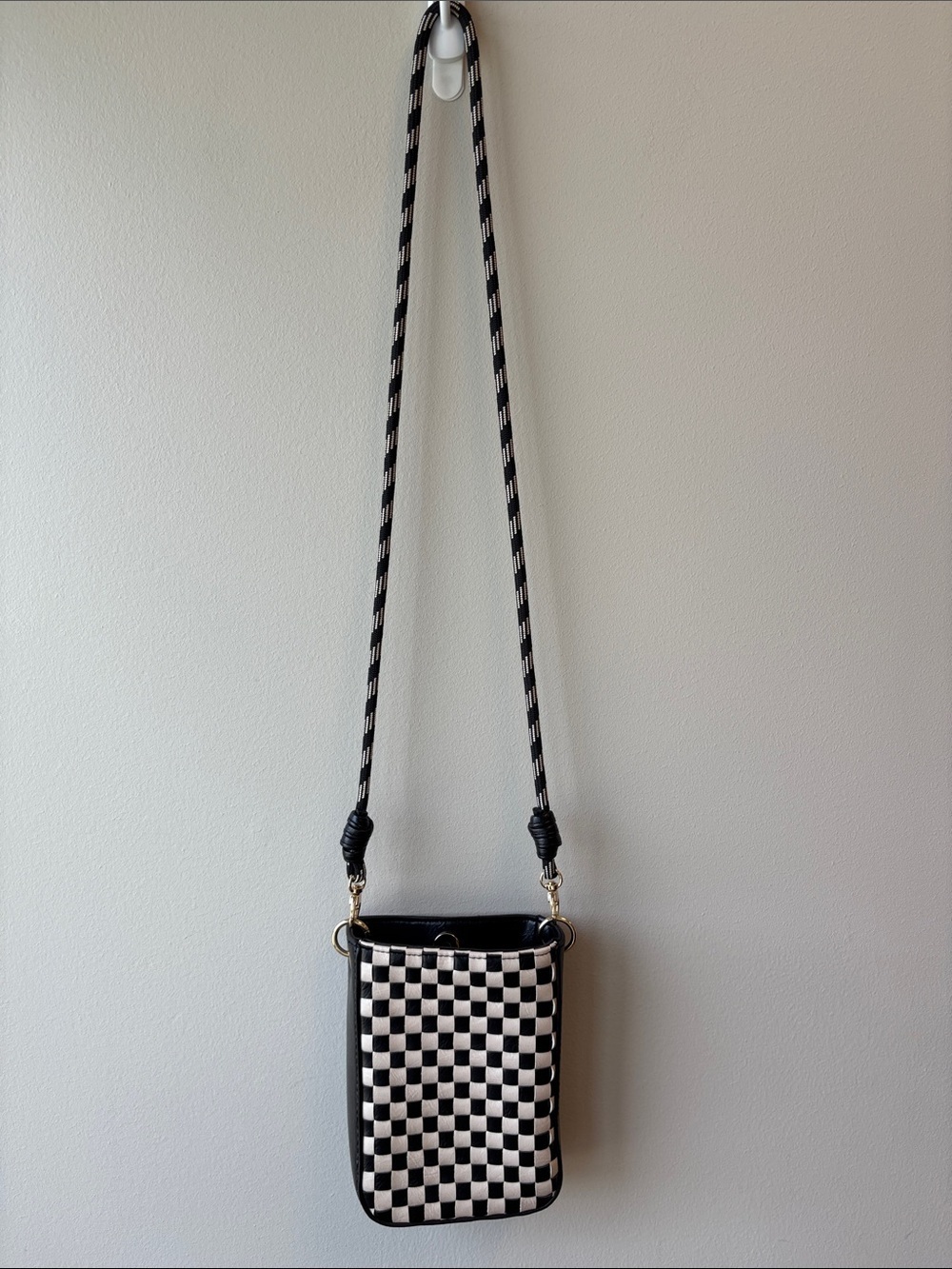 Universal Thread Black and White Check Crossbody Phone Bag - Picture 3 of 7